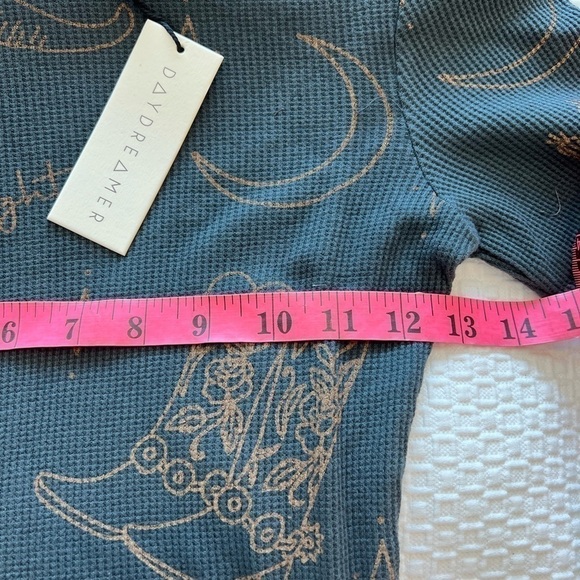 Daydreamer Western Long Sleeve NWT Thermal Crop - Picture 11 of 16